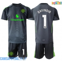 Camisa de time de futebol Manchester United Altay Bayindir #1 Goleiro Replicas 2º Equipamento Infantil 2025-26 Manga Curta (+ Calças curtas)